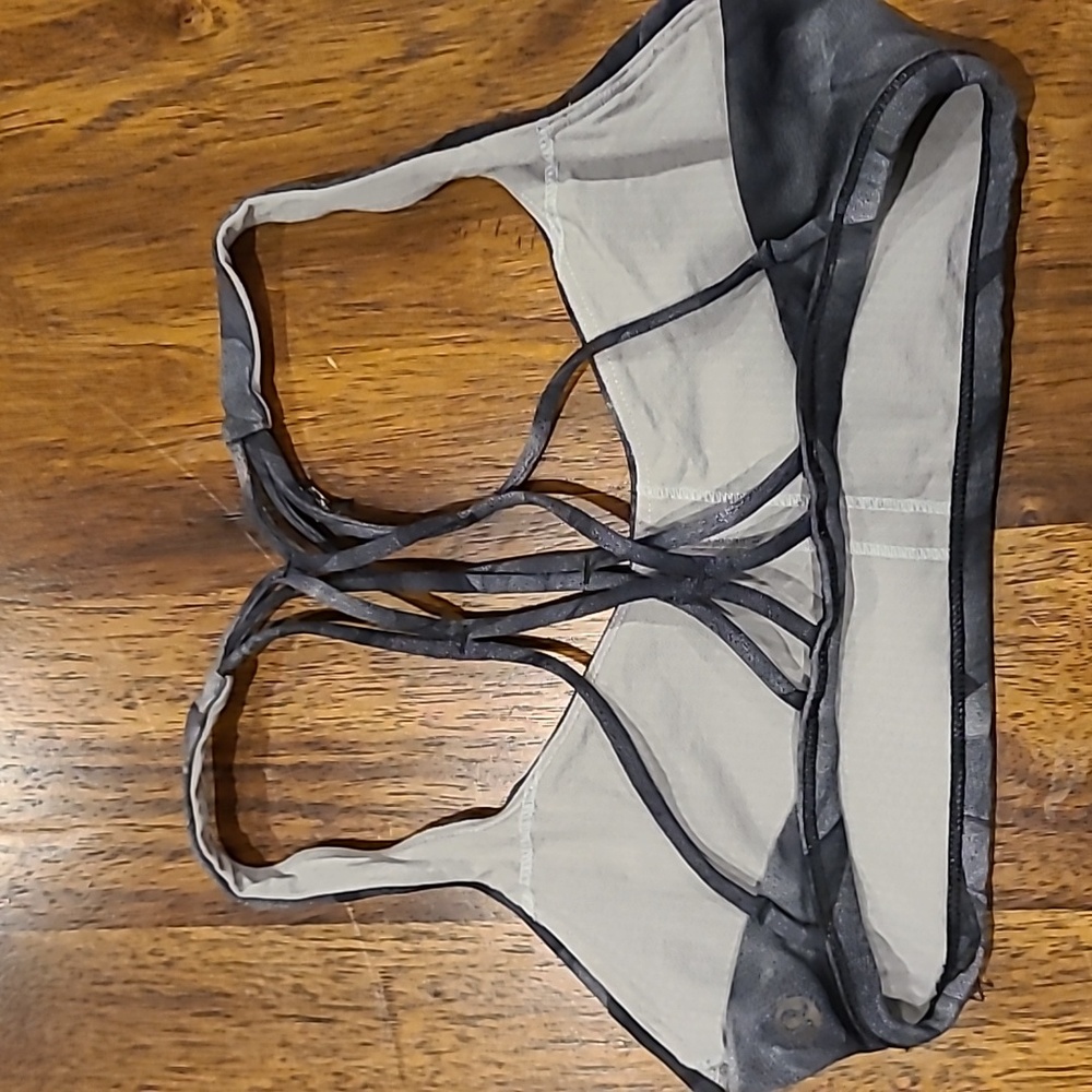 Lululemon Free To Be Zen Bra Size 4 - Picture 3 of 5